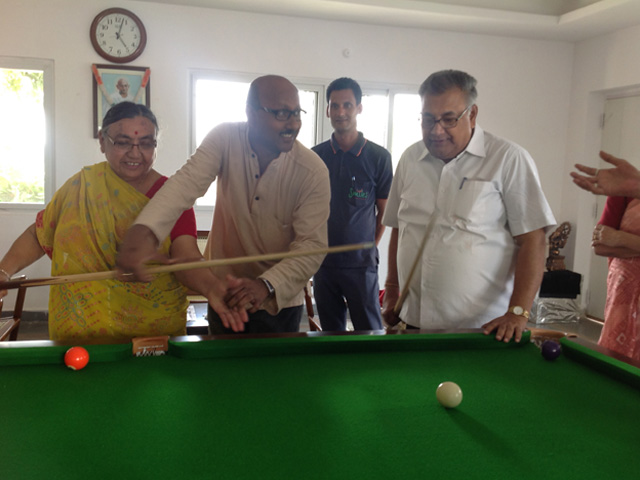 RESIDENTS ENJOYING SNOOKER AT SMILES