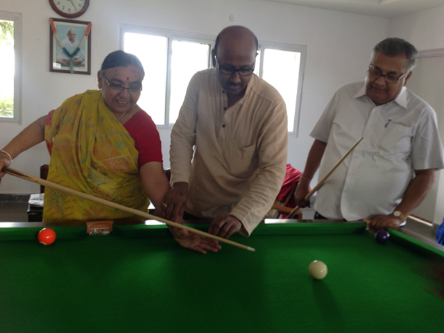 RESIDENTS ENJOYING SNOOKER AT SMILES