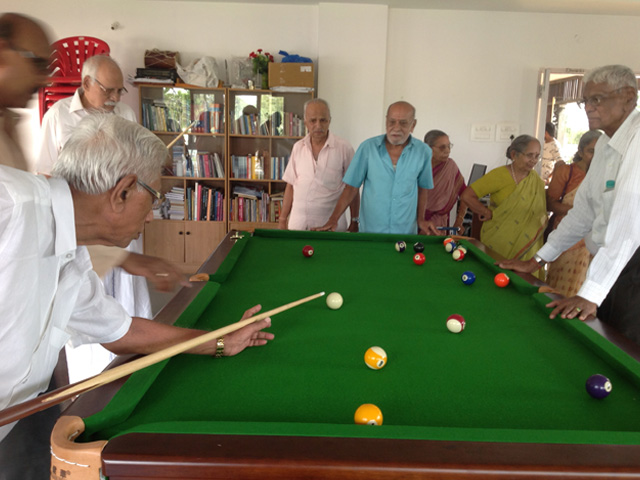 RESIDENTS ENJOYING SNOOKER AT SMILES