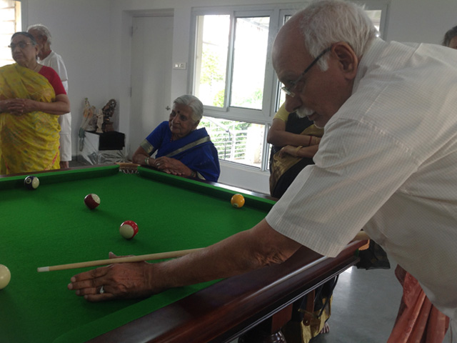 RESIDENTS ENJOYING SNOOKER AT SMILES