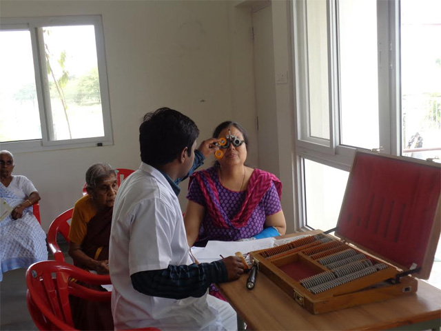 Free Eye Screening At Smiles Organized By M/S. Axis Bank In Co-Operation With Dr. Agarwal’s Eye Hospital, Hyderabad At Smiles On 23rd August 2014