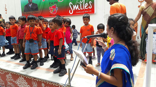 Birthday Celebrations of Dr. Chenraj Roychand - Chairman, The
Jain Group of Industries. Conducted by SMILES along with Jain Toddlers,
Tadbund Branch, Secunderabad.