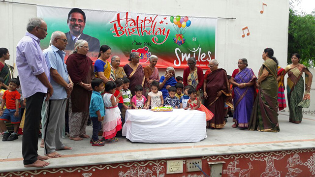 Birthday Celebrations of Dr. Chenraj Roychand - Chairman, The
Jain Group of Industries. Conducted by SMILES along with Jain Toddlers,
Tadbund Branch, Secunderabad.