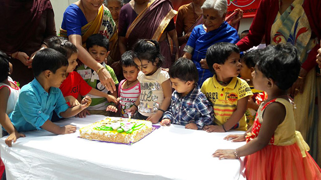 Birthday Celebrations of Dr. Chenraj Roychand - Chairman, The
Jain Group of Industries. Conducted by SMILES along with Jain Toddlers,
Tadbund Branch, Secunderabad.