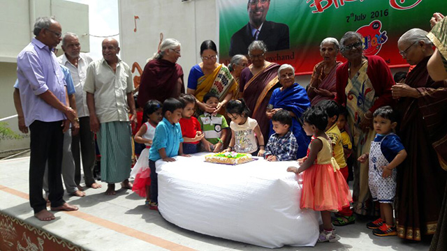 Birthday Celebrations of Dr. Chenraj Roychand - Chairman, The
Jain Group of Industries. Conducted by SMILES along with Jain Toddlers,
Tadbund Branch, Secunderabad.