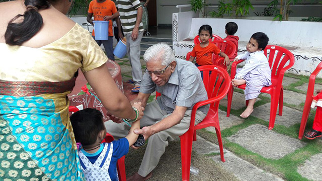 Birthday Celebrations of Dr. Chenraj Roychand - Chairman, The
Jain Group of Industries. Conducted by SMILES along with Jain Toddlers,
Tadbund Branch, Secunderabad.