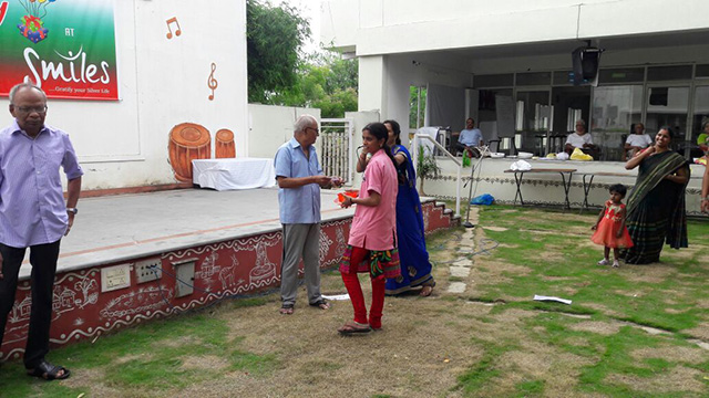 Birthday Celebrations of Dr. Chenraj Roychand - Chairman, The
Jain Group of Industries. Conducted by SMILES along with Jain Toddlers,
Tadbund Branch, Secunderabad.