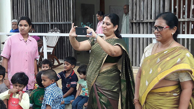 Birthday Celebrations of Dr. Chenraj Roychand - Chairman, The
Jain Group of Industries. Conducted by SMILES along with Jain Toddlers,
Tadbund Branch, Secunderabad.