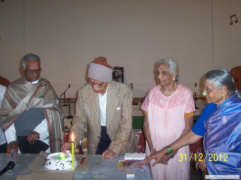 Cake cutting at smiles old age home in hyderabad (2)