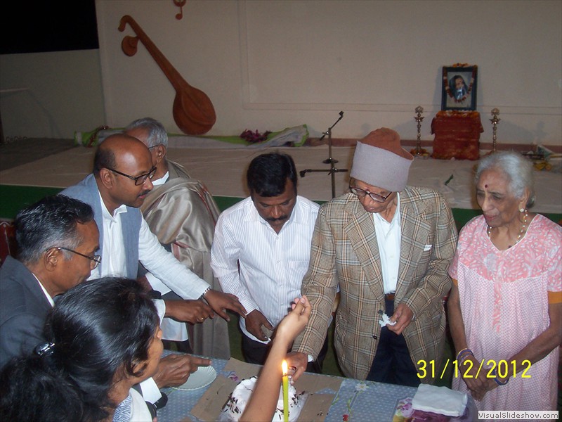 Cake cutting at smiles old age home in hyderabad (3)