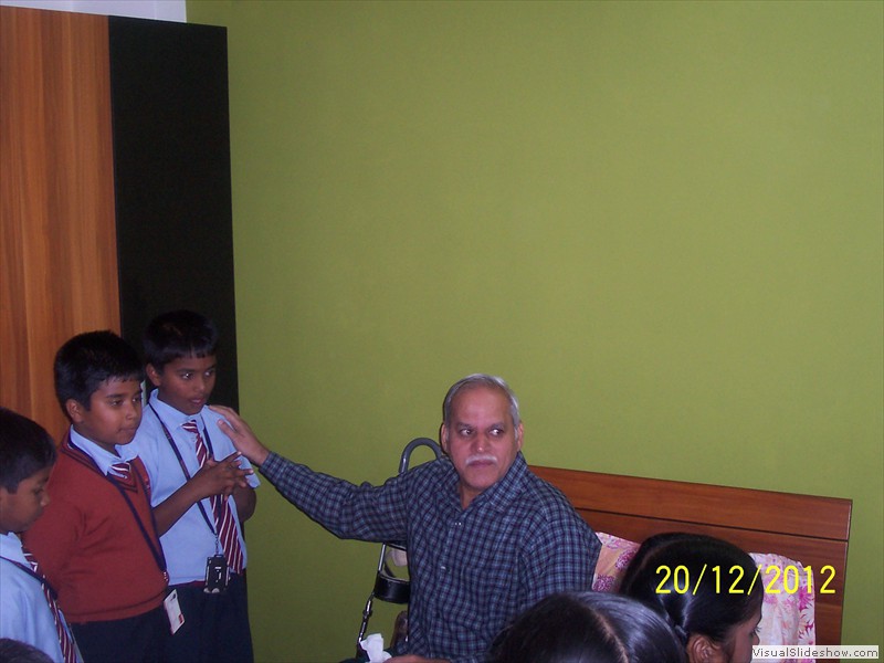 School children at Smiles-old age home in hyderabad (2)